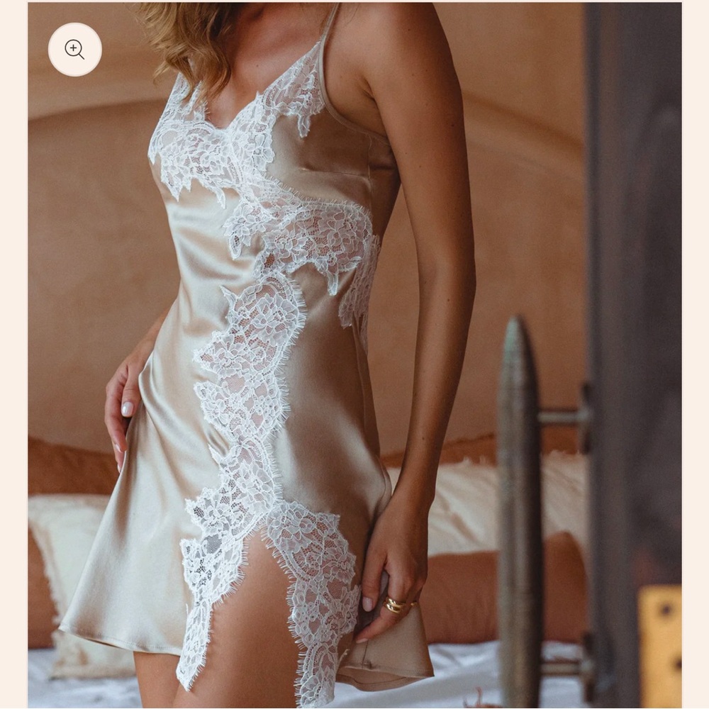ANTALYA SILK DRESS (XS)
Sold to you by SILQUE
Fulfilled by SILQUE in Australia